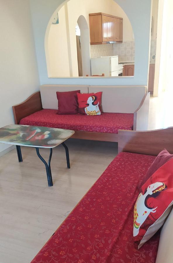 Hellmann Apartments Afión Екстериор снимка