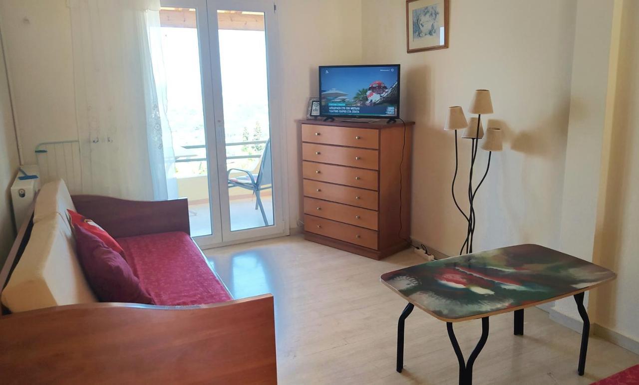 Hellmann Apartments Afión Екстериор снимка