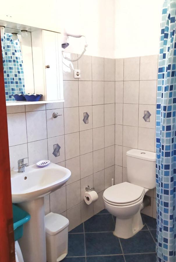Hellmann Apartments Afión Екстериор снимка