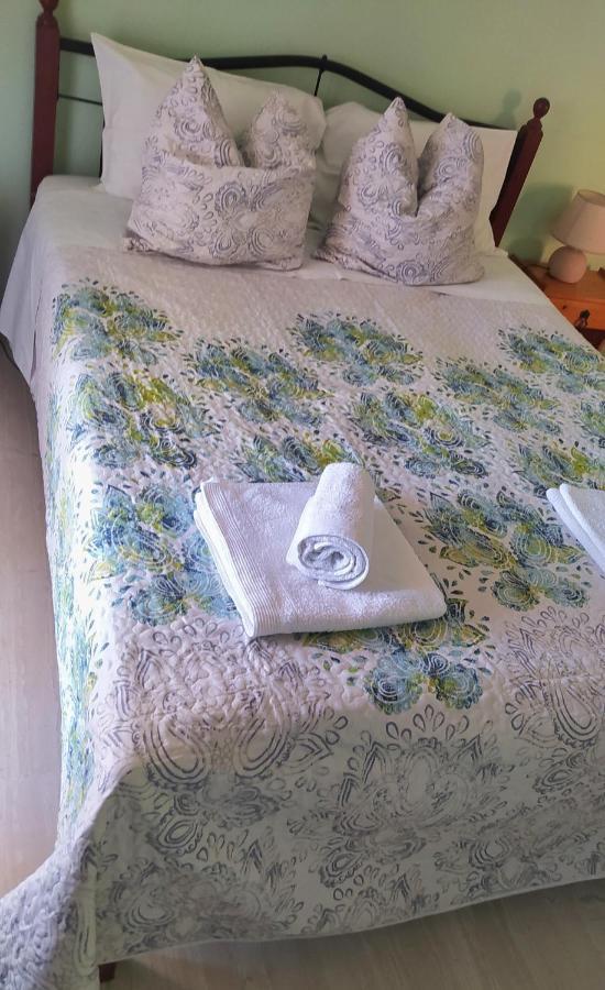 Hellmann Apartments Afión Екстериор снимка