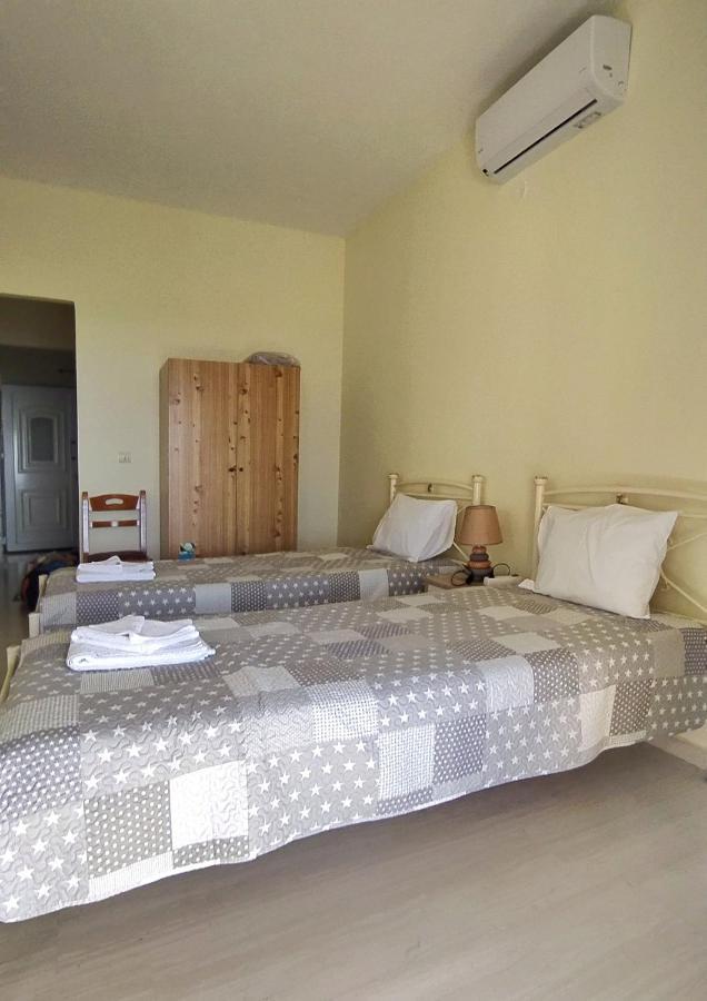 Hellmann Apartments Afión Екстериор снимка