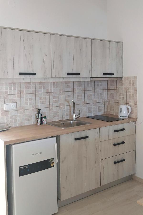 Hellmann Apartments Afión Екстериор снимка