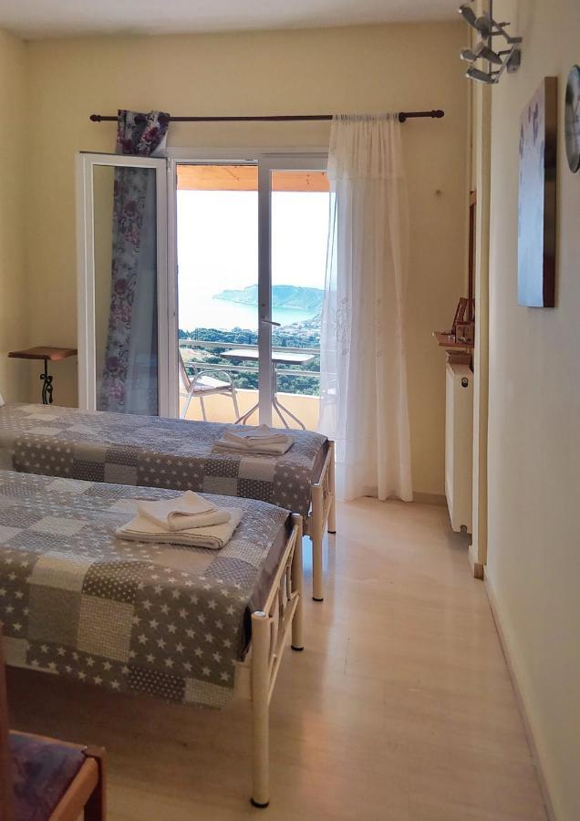 Hellmann Apartments Afión Екстериор снимка